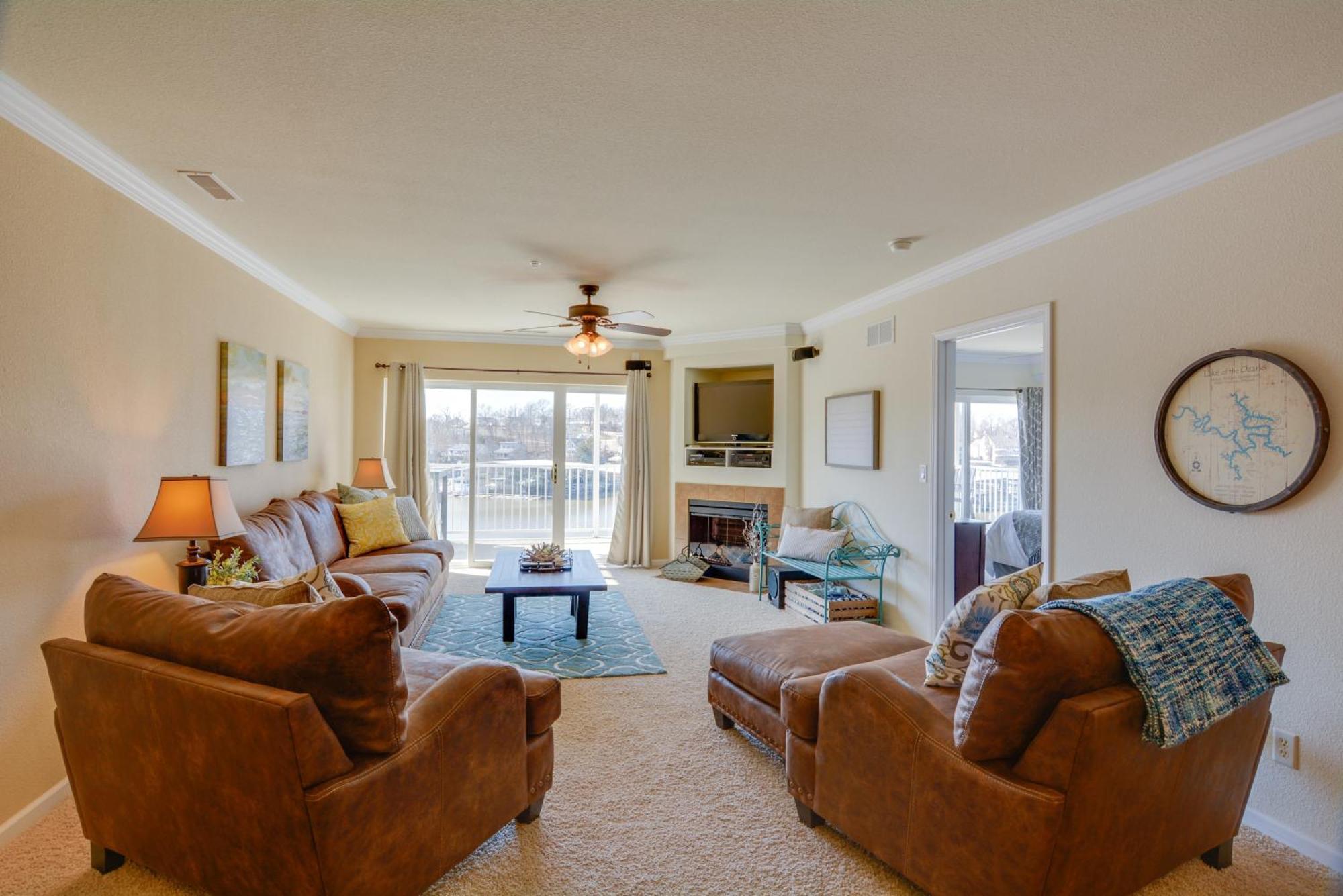 Lakefront Osage Beach Condo With Pool And Water Views! Luaran gambar