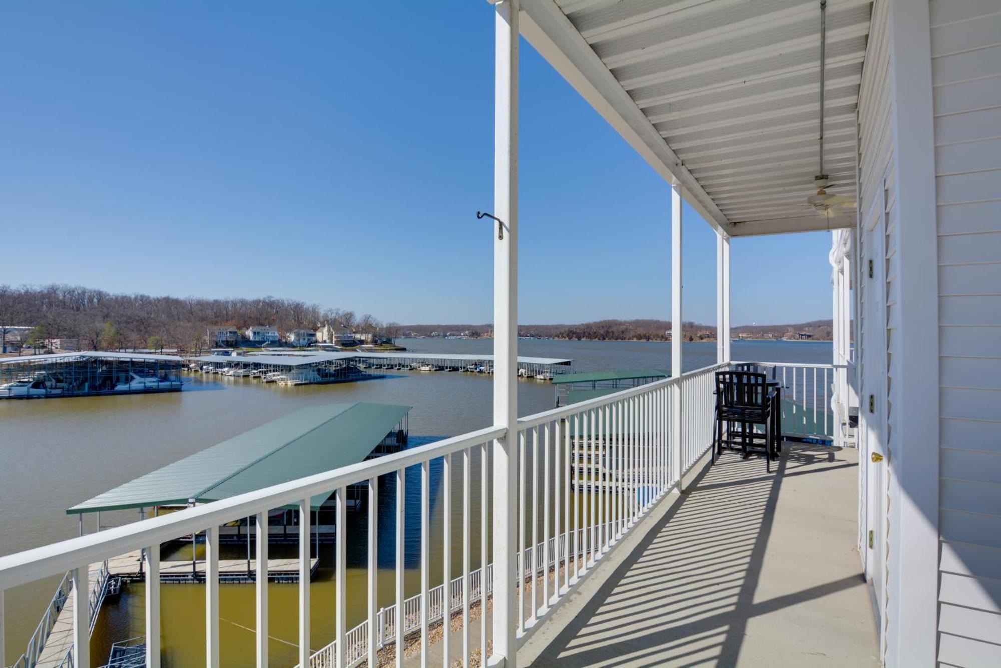 Lakefront Osage Beach Condo With Pool And Water Views! Luaran gambar