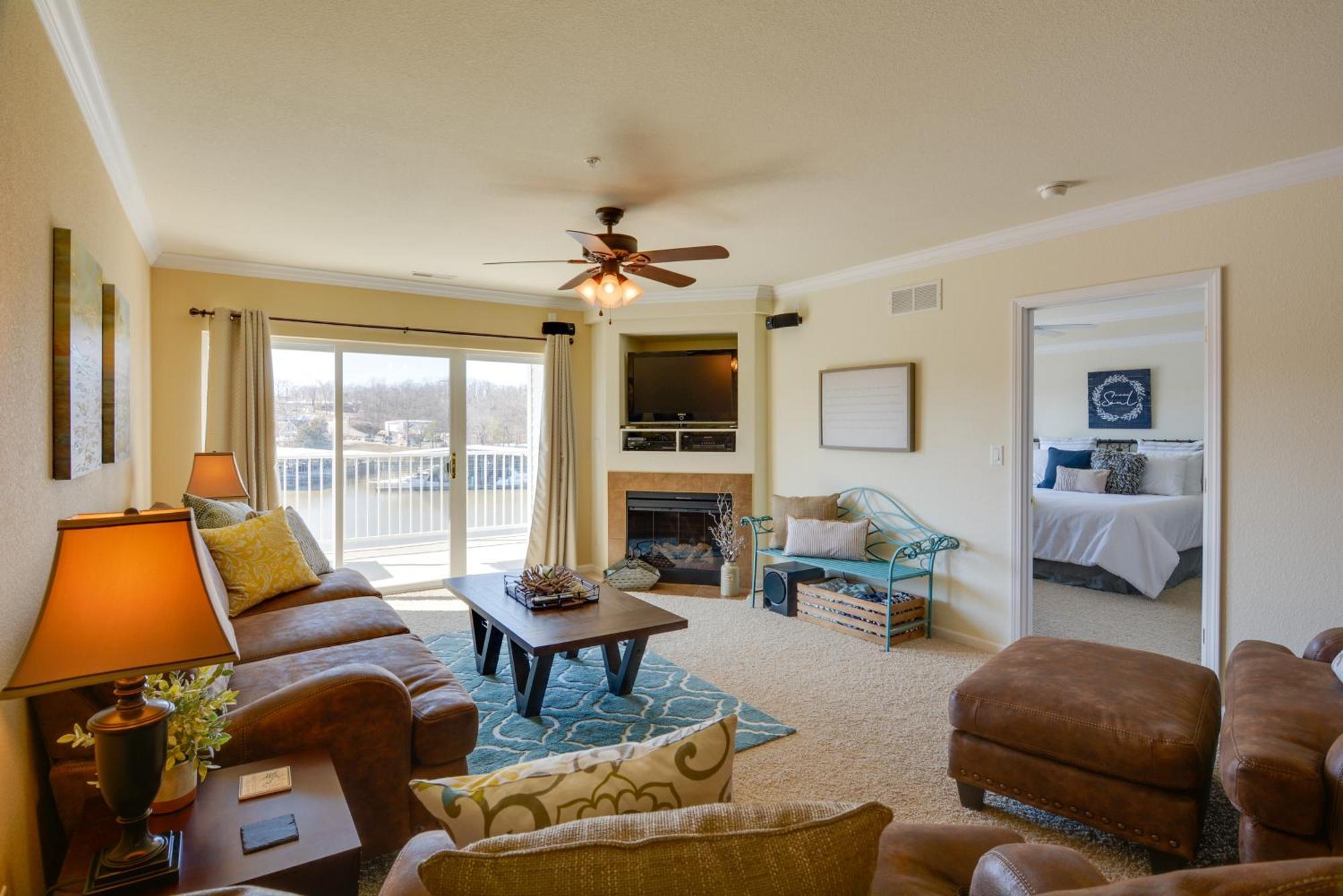 Lakefront Osage Beach Condo With Pool And Water Views! Luaran gambar