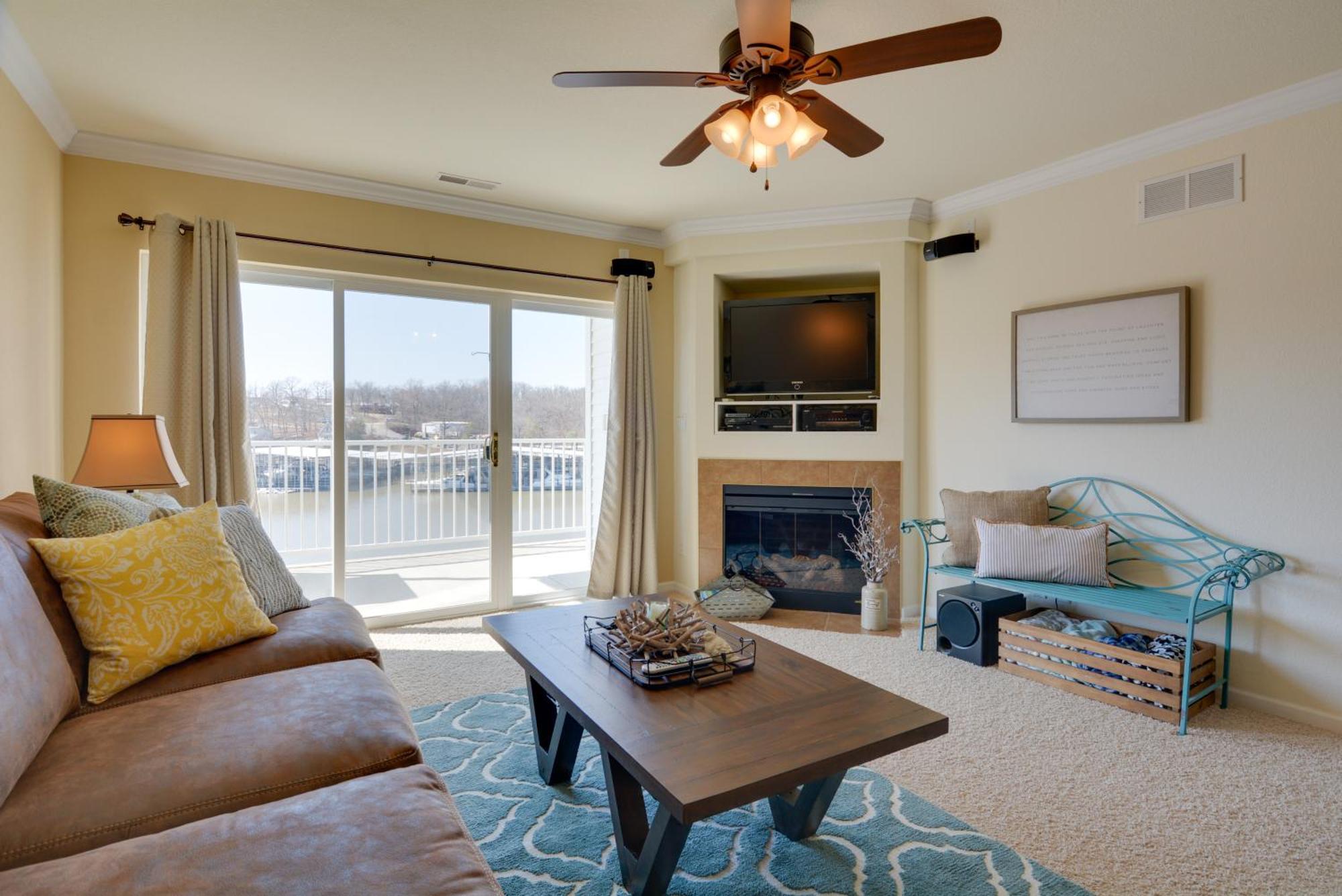 Lakefront Osage Beach Condo With Pool And Water Views! Luaran gambar