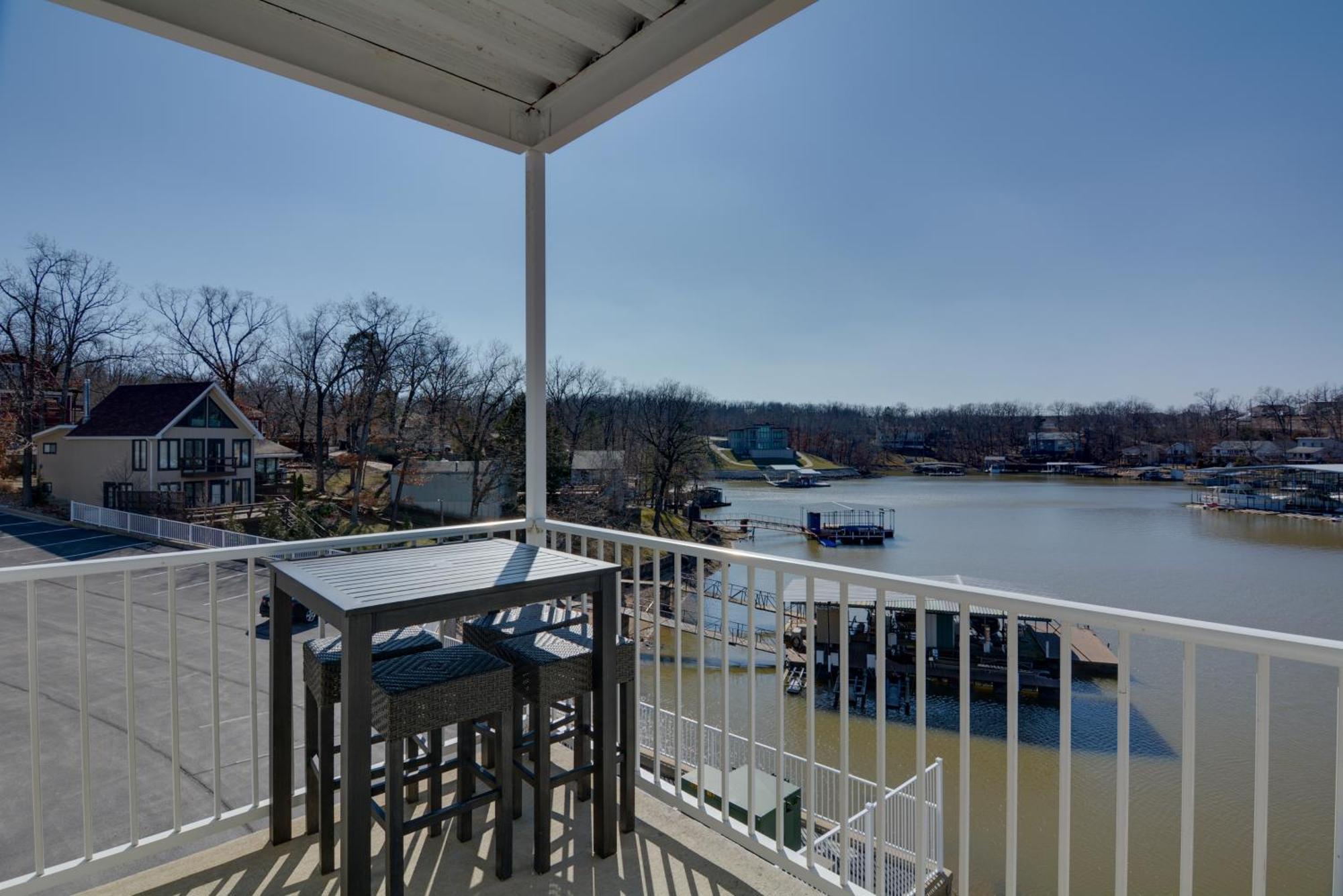 Lakefront Osage Beach Condo With Pool And Water Views! Luaran gambar