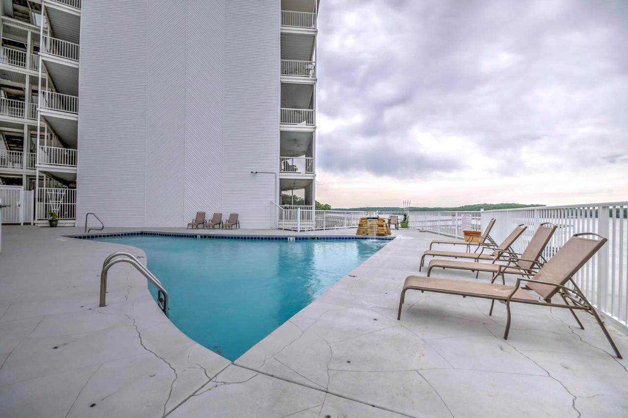 Lakefront Osage Beach Condo With Pool And Water Views! Luaran gambar